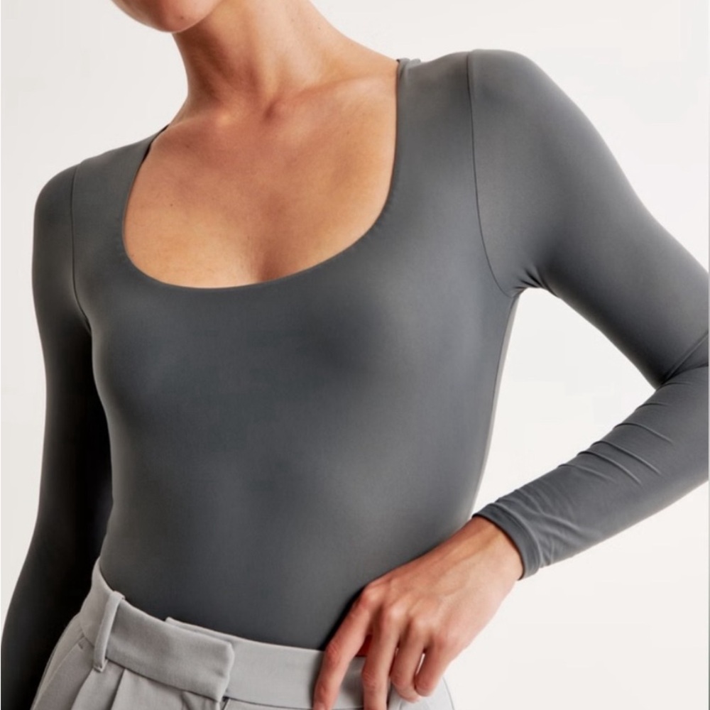 Abercrombie & Fitch Soft Matte Seamless Long-Sleeve Squareneck Bodysuit